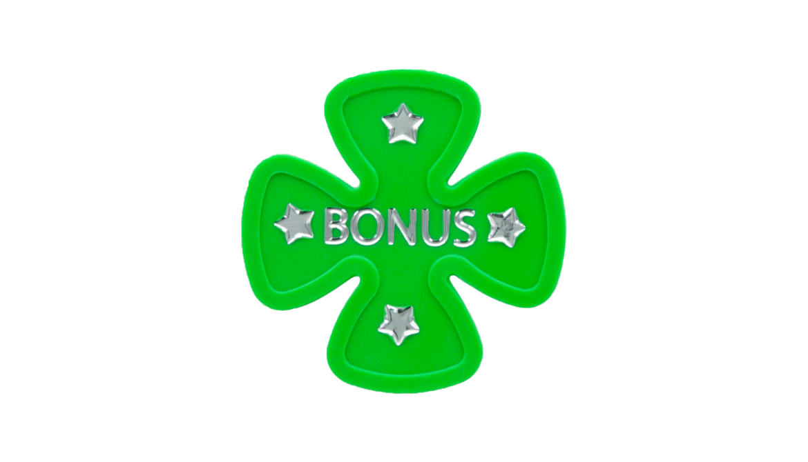 Plastic coins with foil printing clover bedrukken met logo